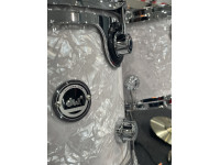 <b>DW DWe 5-piece Drum Kit Bundle White Marine Pearl, Roland V71, 4CY-4WT-01, DEKTFP05TBWMCPRCV71</b> <b>DW DWe 5-piece Drum Kit Bundle White Marine Pearl, Roland V71, 4CY-4WT-01, DEKTFP05TBWMCPRCV71</b>